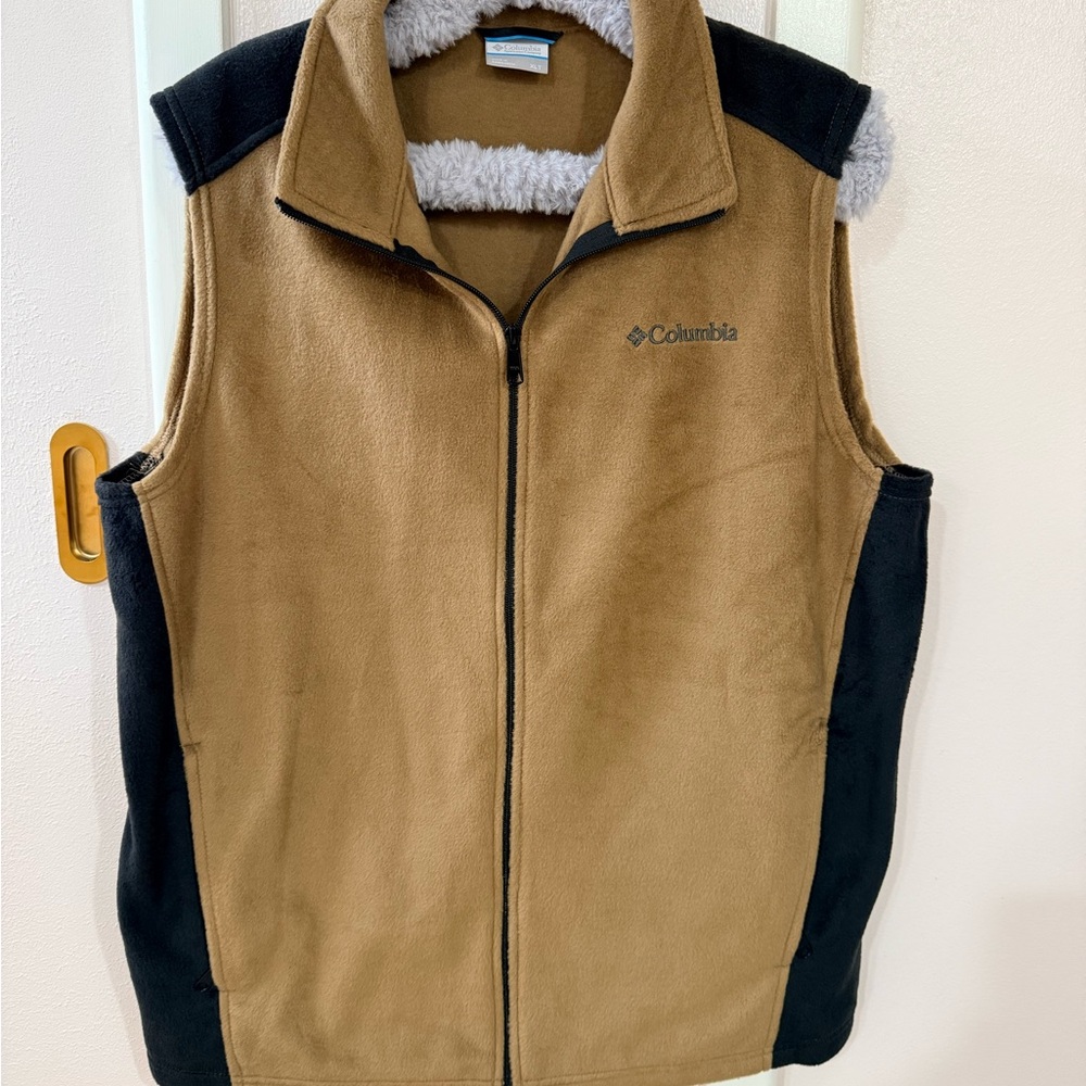 Men’s Columbia Tan and Black Fleece Vest